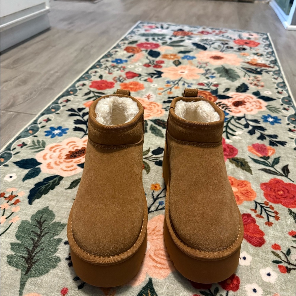 Women's Tan Platform boots “Uggs”